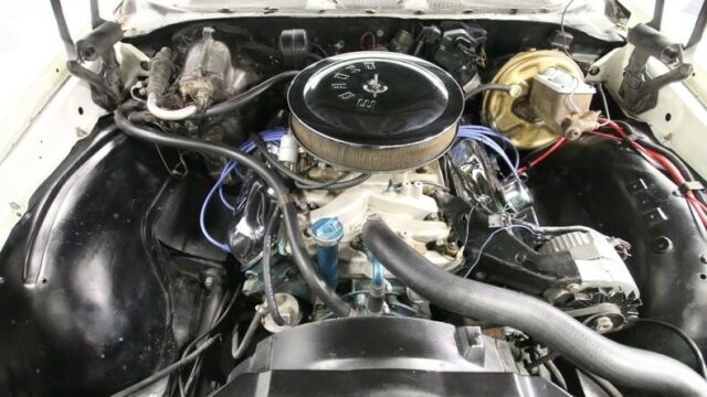 1972 White Oldsmobile Cutlass Convertible