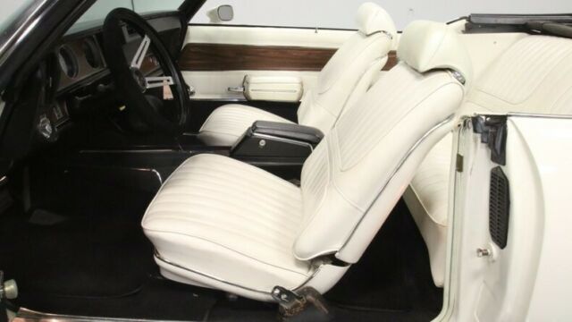 1972 White Oldsmobile Cutlass Convertible