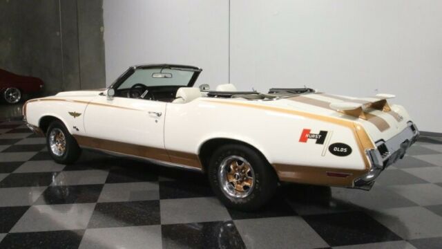 1972 White Oldsmobile Cutlass Convertible