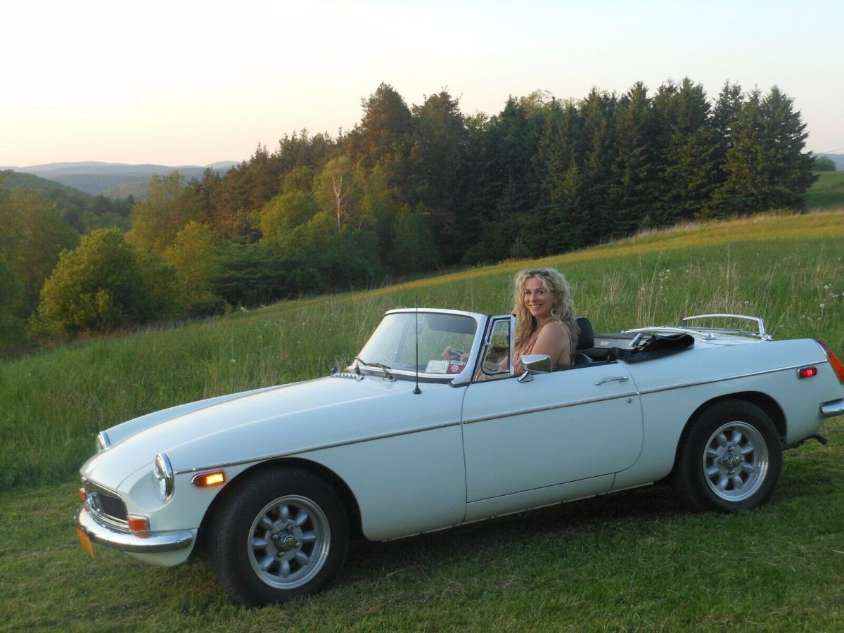 1976 White MG MGB Convertible