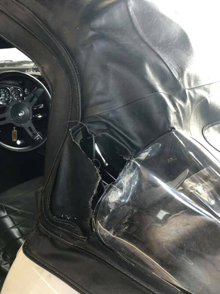 1976 White MG MGB Convertible