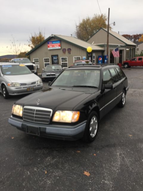 1994 Black Mercedes-Benz 300-Series Wagon
