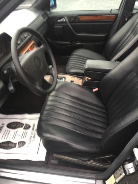 1994 Black Mercedes-Benz 300-Series Wagon
