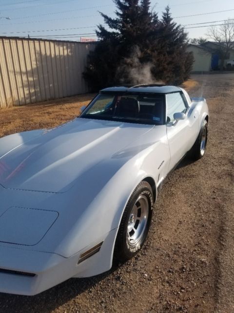 1982 White Chevrolet Corvette Coupe