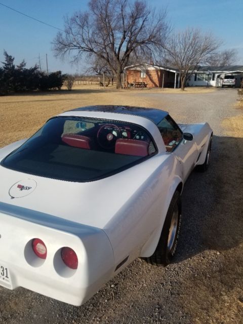 1982 White Chevrolet Corvette Coupe