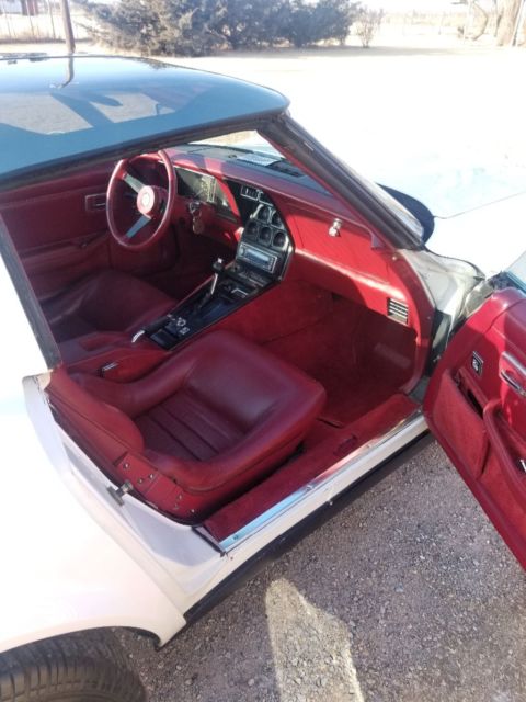1982 White Chevrolet Corvette Coupe