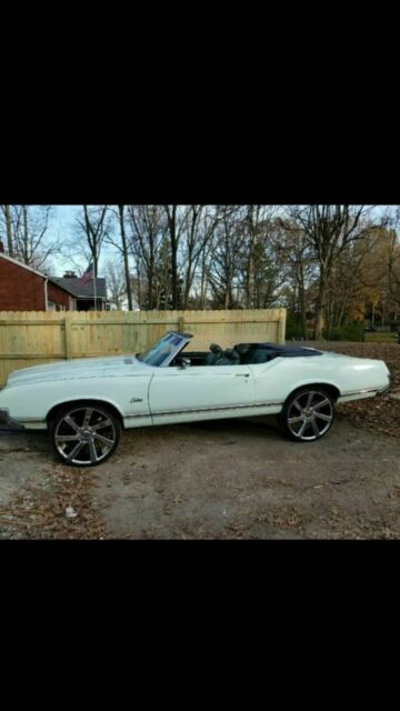 1970 Light mint green Oldsmobile Cutlass Convertible