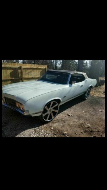 1970 Light mint green Oldsmobile Cutlass Convertible