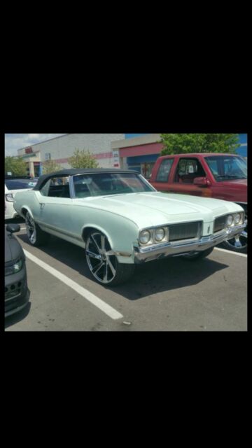 1970 Light mint green Oldsmobile Cutlass Convertible