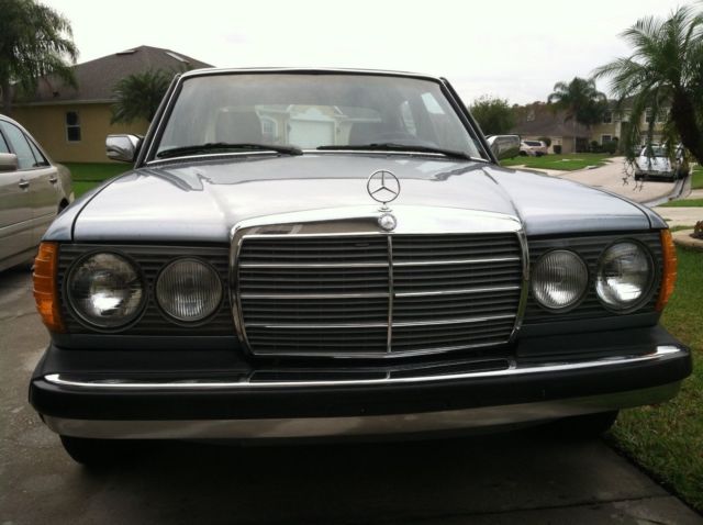 1984 Blue Mercedes-Benz 300-Series Sedan