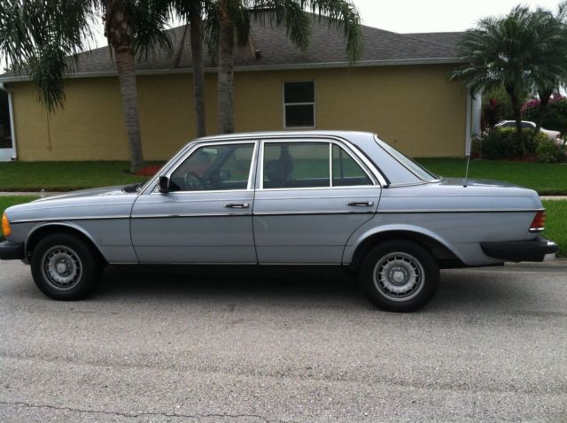 1984 Blue Mercedes-Benz 300-Series Sedan