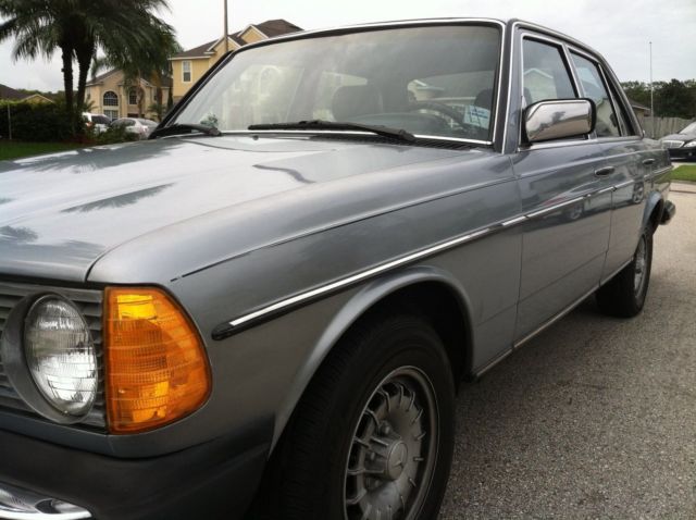 1984 Blue Mercedes-Benz 300-Series Sedan