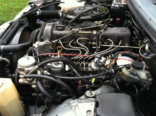 1984 Blue Mercedes-Benz 300-Series Sedan