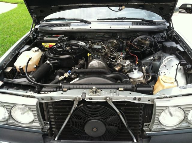 1984 Blue Mercedes-Benz 300-Series Sedan