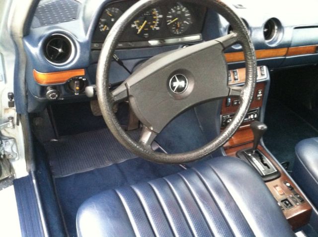 1984 Blue Mercedes-Benz 300-Series Sedan