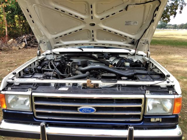 1990 CREAM Ford F-150 Standard Cab Pickup