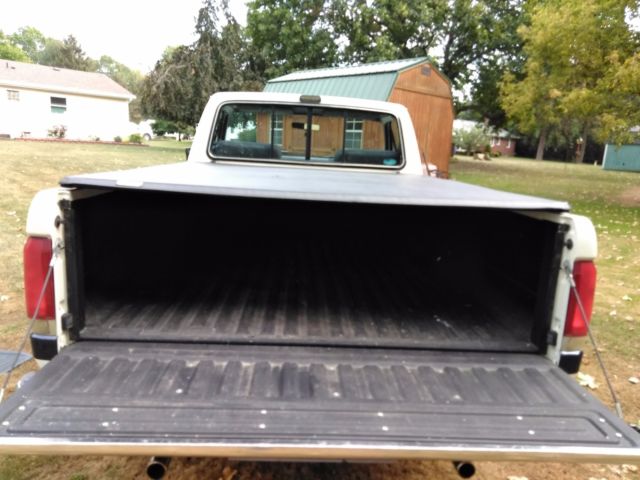 1990 CREAM Ford F-150 Standard Cab Pickup