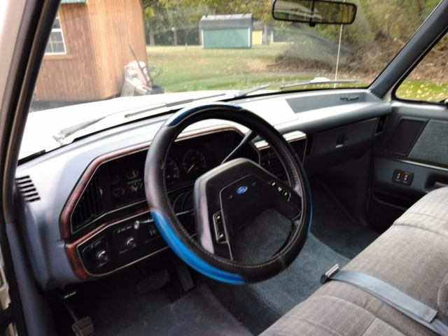 1990 CREAM Ford F-150 Standard Cab Pickup