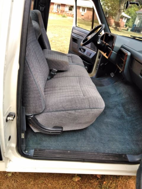 1990 CREAM Ford F-150 Standard Cab Pickup