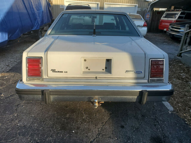 1987 Gray Ford Crown Victoria Sedan
