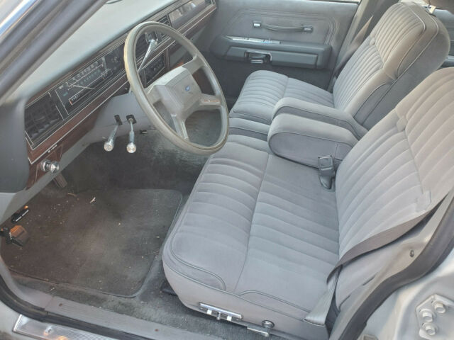 1987 Gray Ford Crown Victoria Sedan