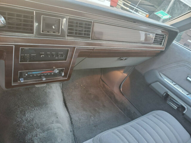 1987 Gray Ford Crown Victoria Sedan