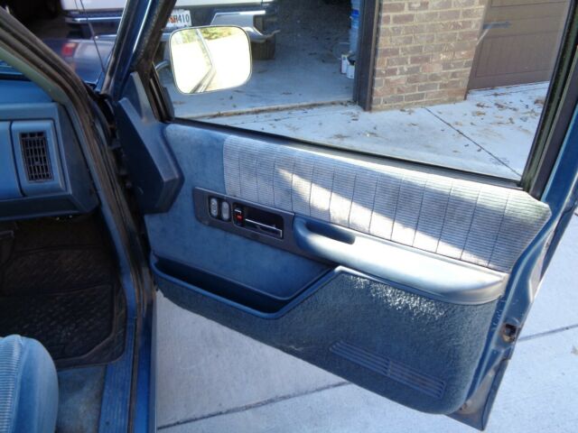 1990 Blue Chevrolet Silverado 1500 Standard Cab Pickup