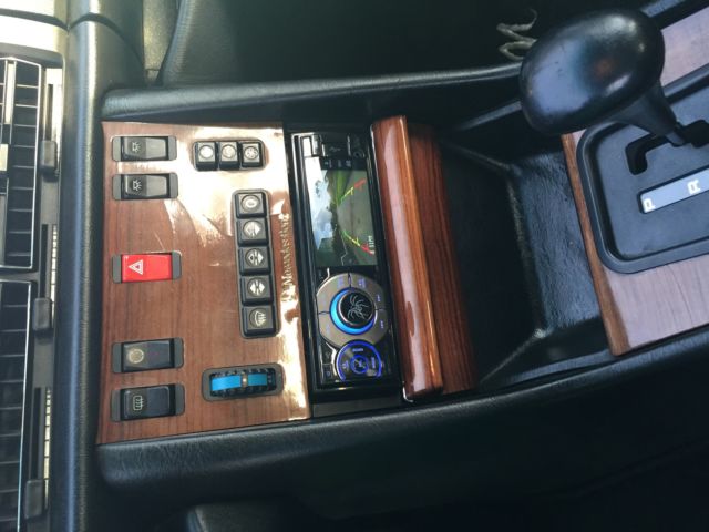 1991 Black Mercedes-Benz 400-Series sedan