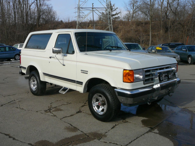 1989 White Ford Bronco SUV