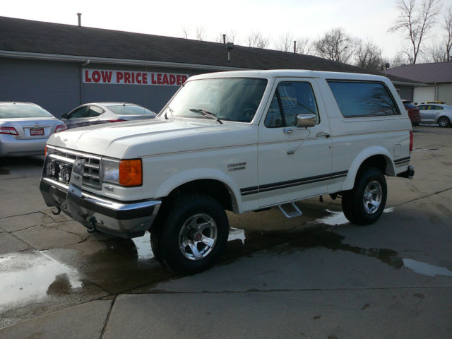 1989 White Ford Bronco SUV