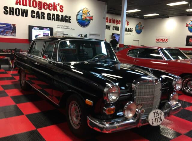 1968 Black Mercedes-Benz 200-Series Limousine