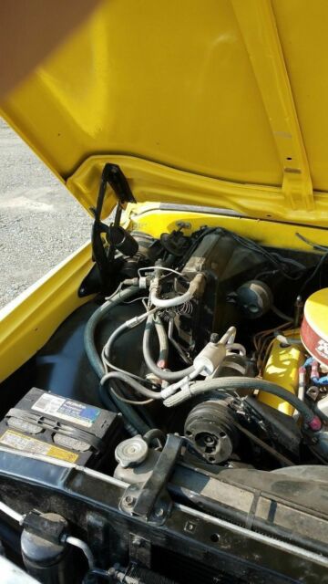 1971 yellow / white Chevrolet C-10 Standard Cab Pickup