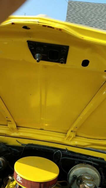 1971 yellow / white Chevrolet C-10 Standard Cab Pickup