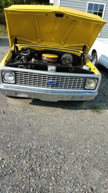 1971 yellow / white Chevrolet C-10 Standard Cab Pickup
