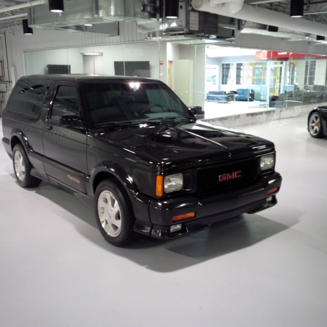 1993 Black GMC Typhoon SUV