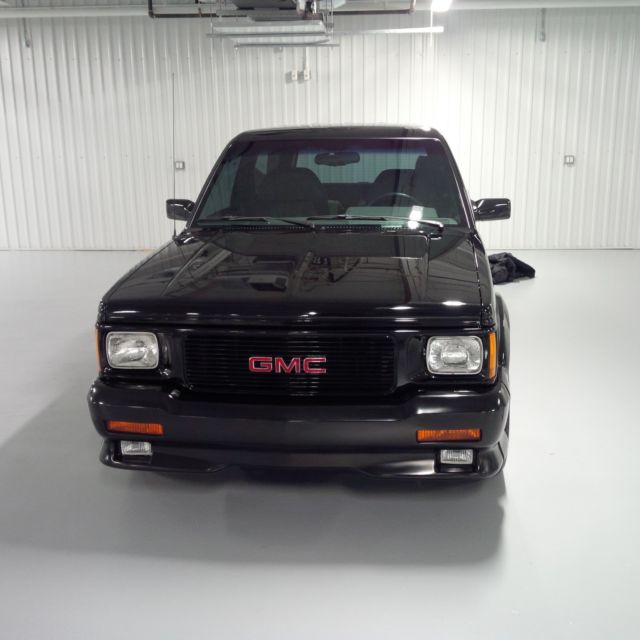 1993 Black GMC Typhoon SUV
