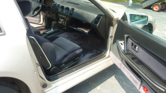 1986 Champagne Nissan 300ZX Coupe