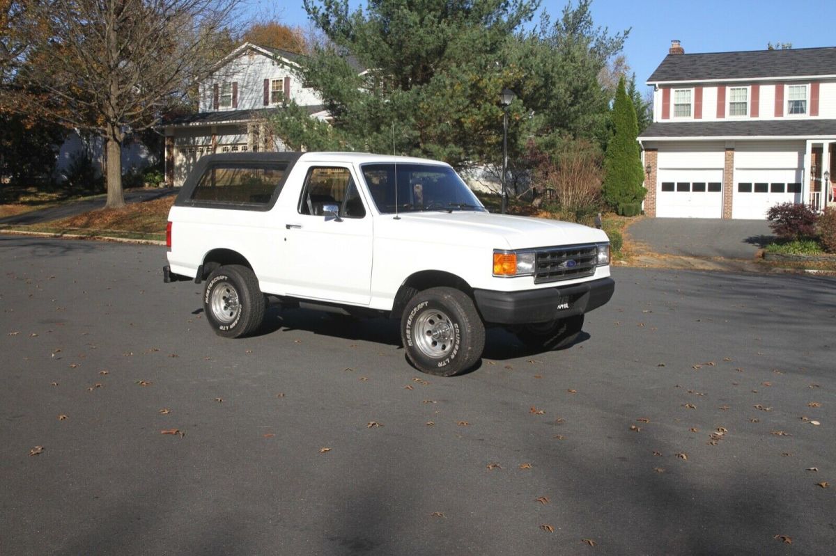 1987 White Ford Bronco SUV