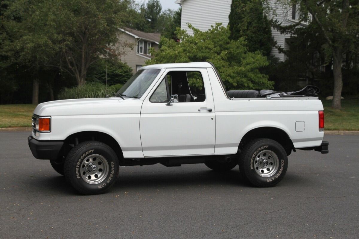 1987 White Ford Bronco SUV