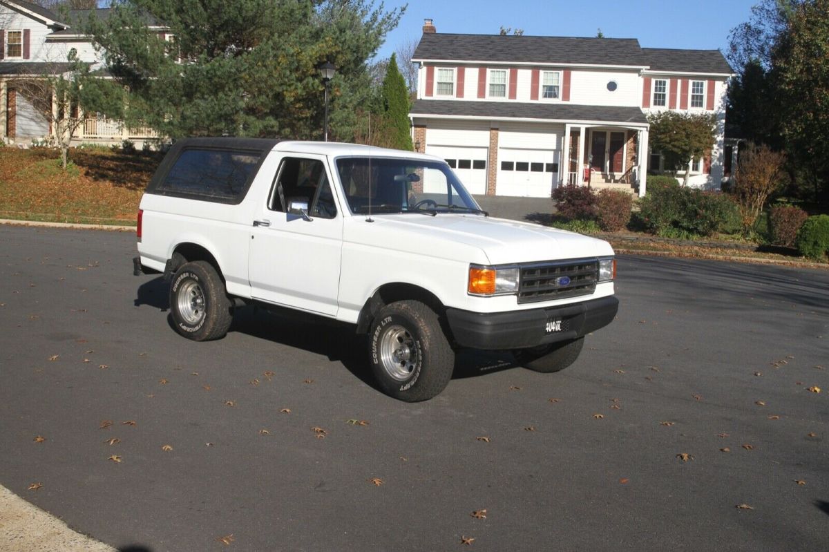 1987 White Ford Bronco SUV