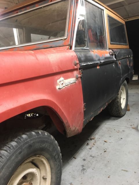 1971 Red Ford Bronco SUV