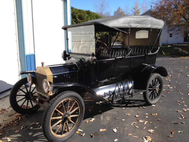 1915 Black Ford Model T Touring