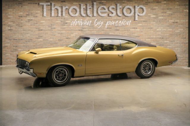 1970 Gold Oldsmobile 442 Coupe