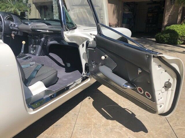 1959 White Chevrolet Corvette Convertible