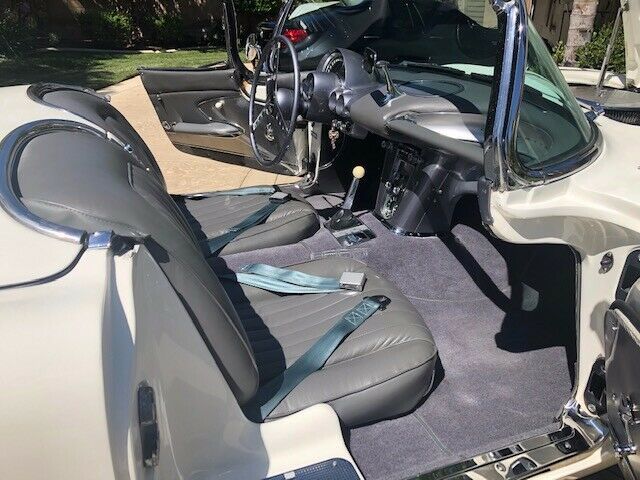 1959 White Chevrolet Corvette Convertible