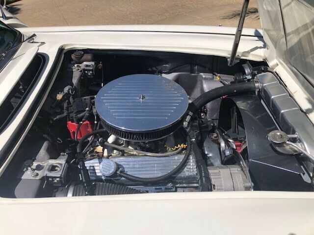 1959 White Chevrolet Corvette Convertible
