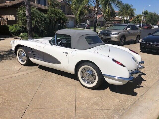 1959 White Chevrolet Corvette Convertible