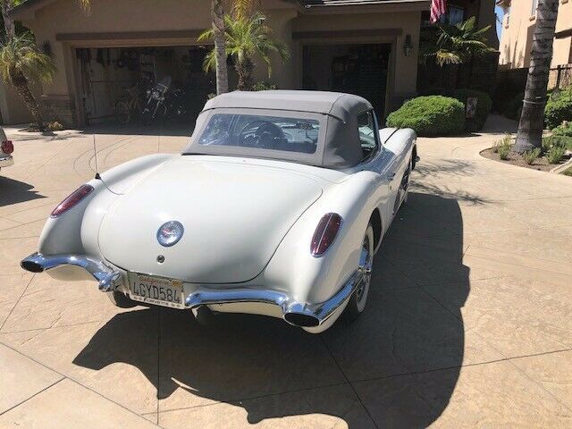 1959 White Chevrolet Corvette Convertible