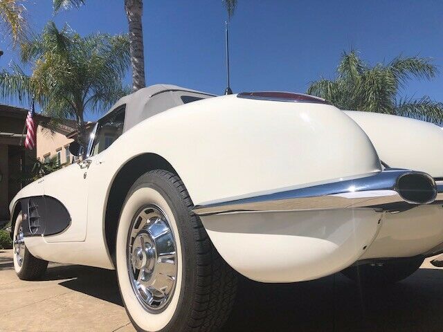 1959 White Chevrolet Corvette Convertible