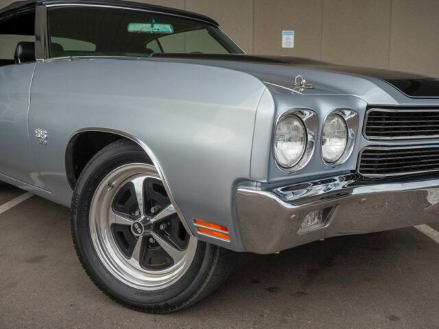 1970 Silver Chevrolet Chevelle --